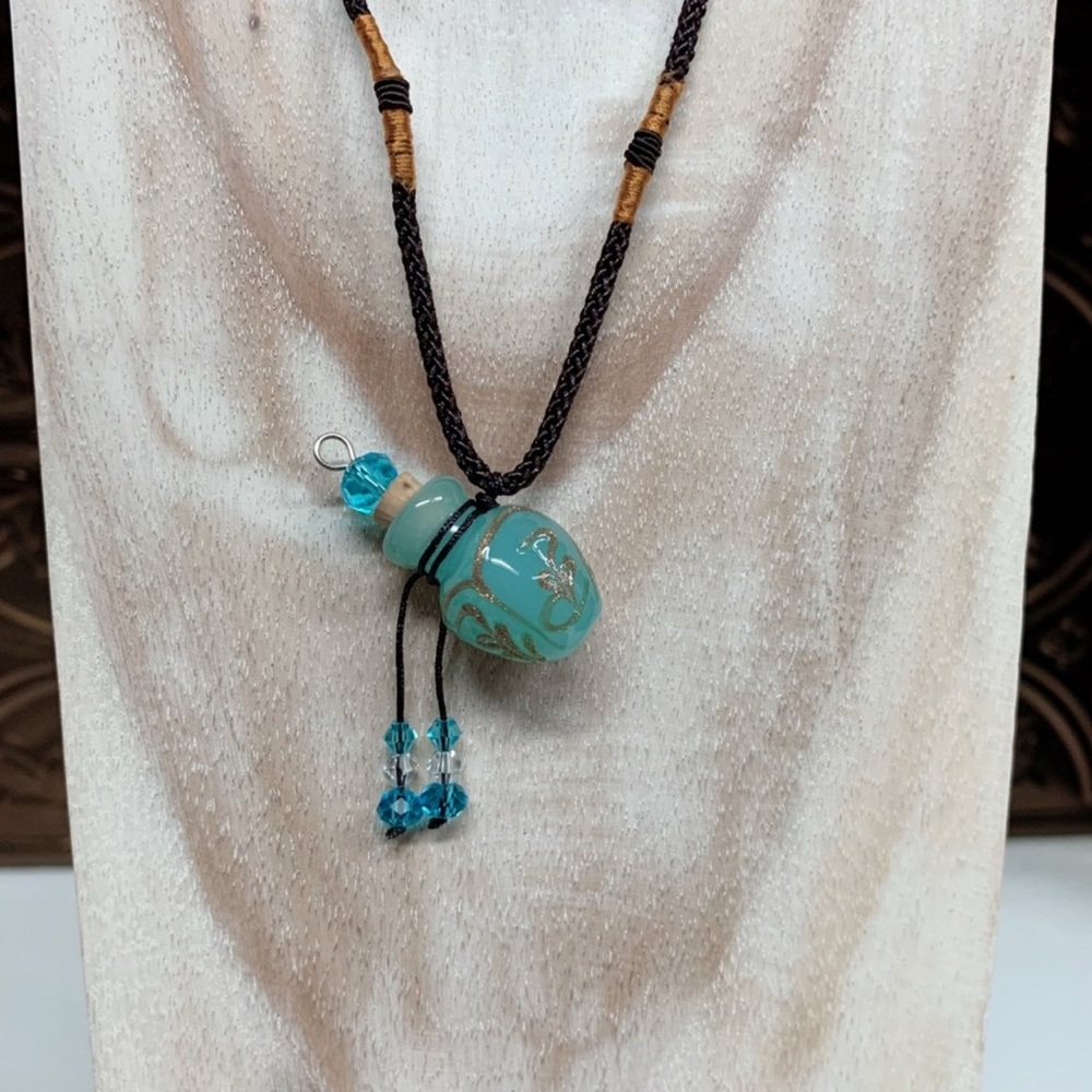 Elegant Turquoise Pendant Necklace for Essential Oils